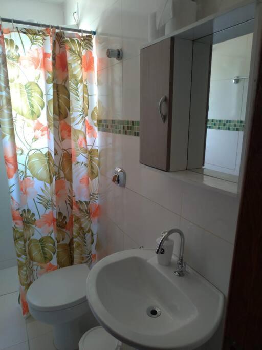 Villa Casa Agradavel Em Camboriu Com Estacionamento No Patio Exterior foto
